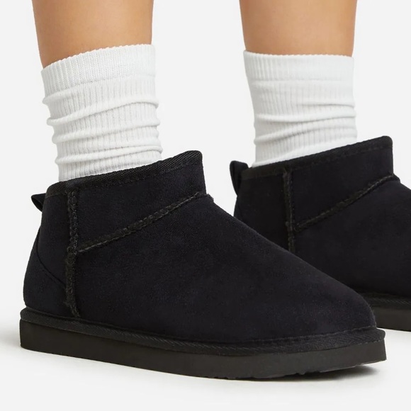 Faux Ugg mini boots - Picture 1 of 5